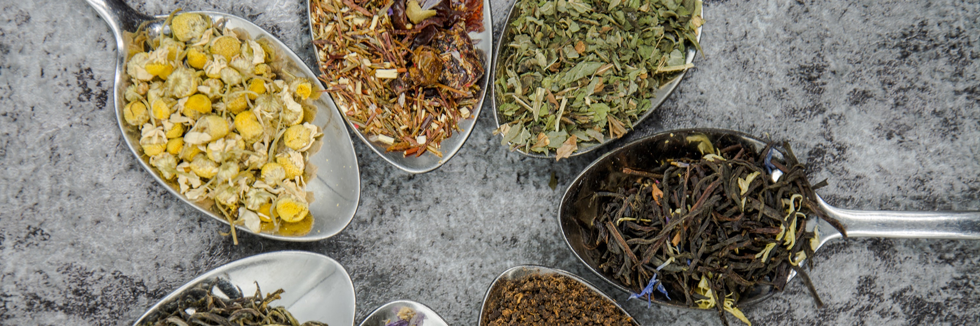 herbal-tea-varieties-in-spoon